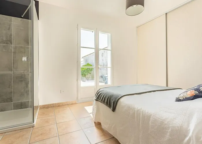 Maison De Plain Pied Avec Jardin Clos Pour 6 Personnes - Fr-1-835-26