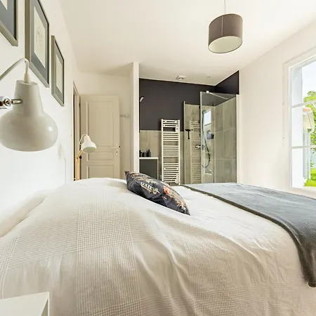 Maison De Plain Pied Avec Jardin Clos Pour 6 Personnes - Fr-1-835-26