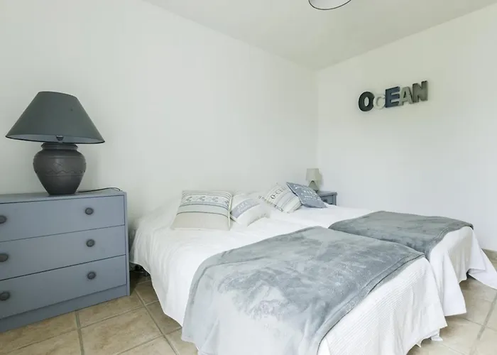 Maison De Plain Pied Avec Jardin Clos Pour 6 Personnes - Fr-1-835-26 *